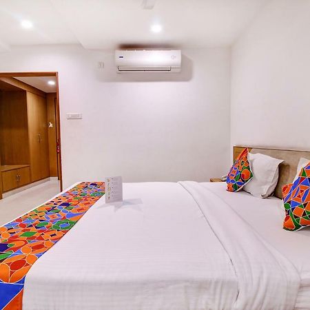 Fabhotel Syberitic Suites Gachibowli - Fully Vaccinated Staff Kondapur  外观 照片