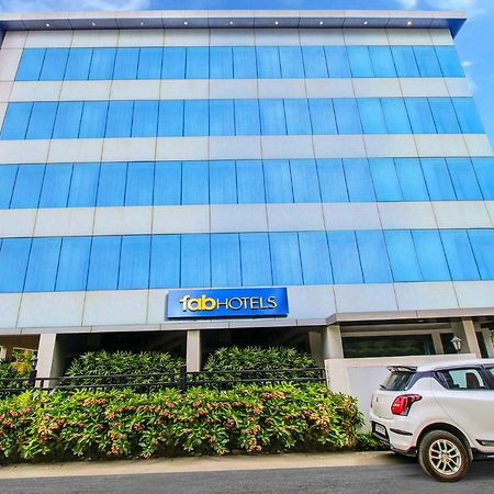 Fabhotel Syberitic Suites Gachibowli - Fully Vaccinated Staff Kondapur  外观 照片