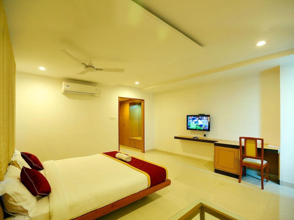 Fabhotel Syberitic Suites Gachibowli - Fully Vaccinated Staff Kondapur  外观 照片