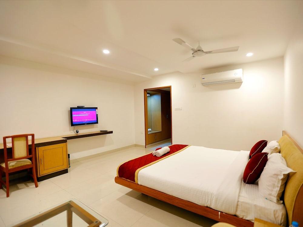 Fabhotel Syberitic Suites Gachibowli - Fully Vaccinated Staff Kondapur  外观 照片