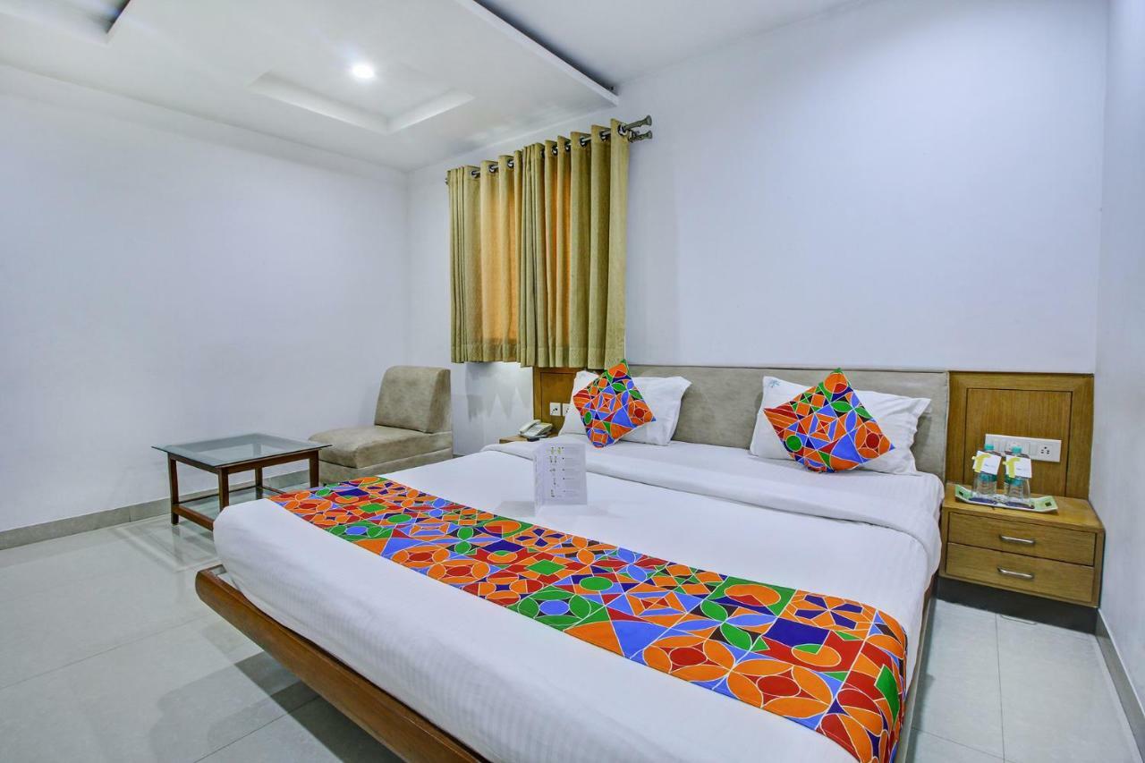 Fabhotel Syberitic Suites Gachibowli - Fully Vaccinated Staff Kondapur  外观 照片