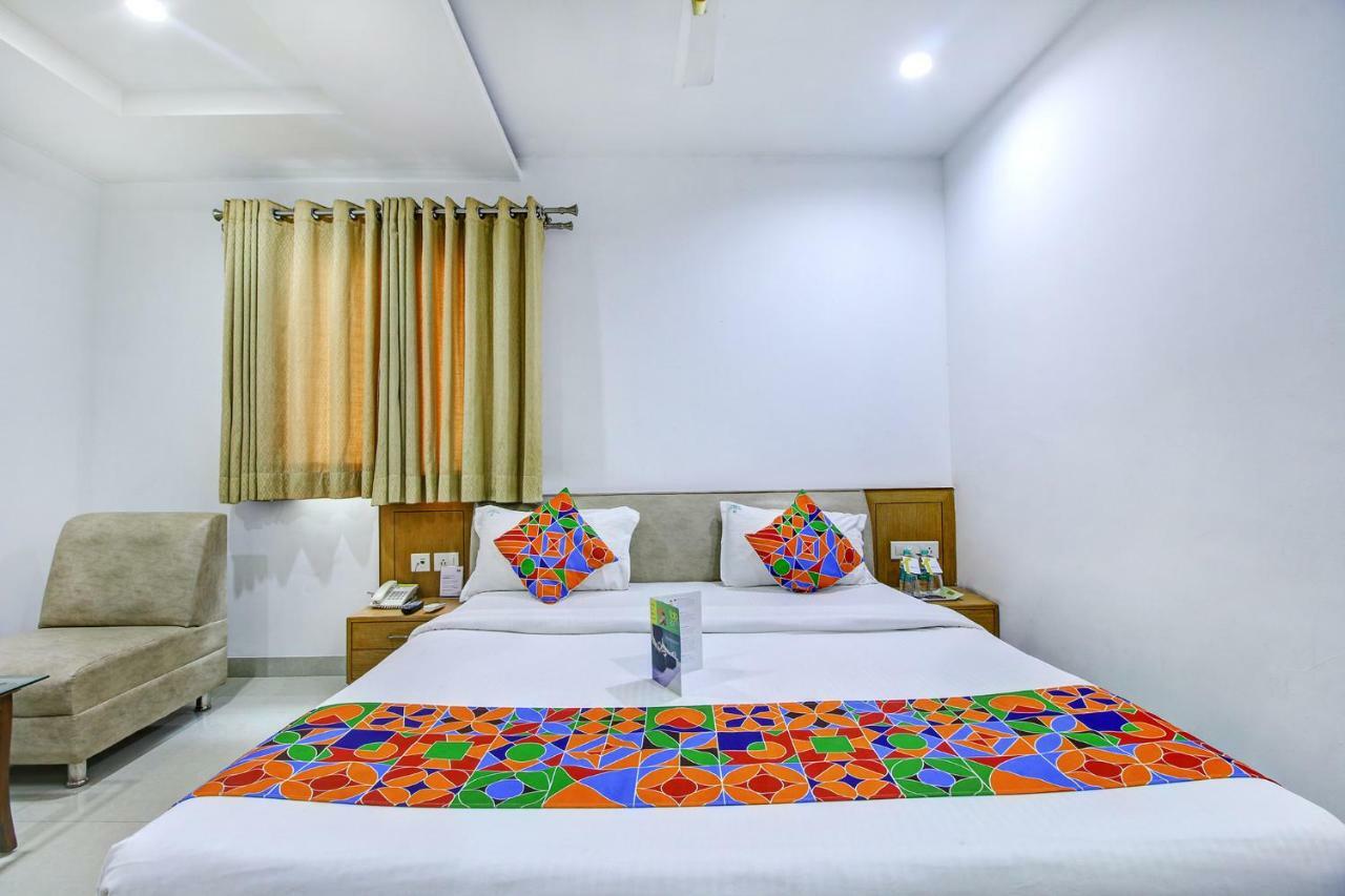 Fabhotel Syberitic Suites Gachibowli - Fully Vaccinated Staff Kondapur  外观 照片