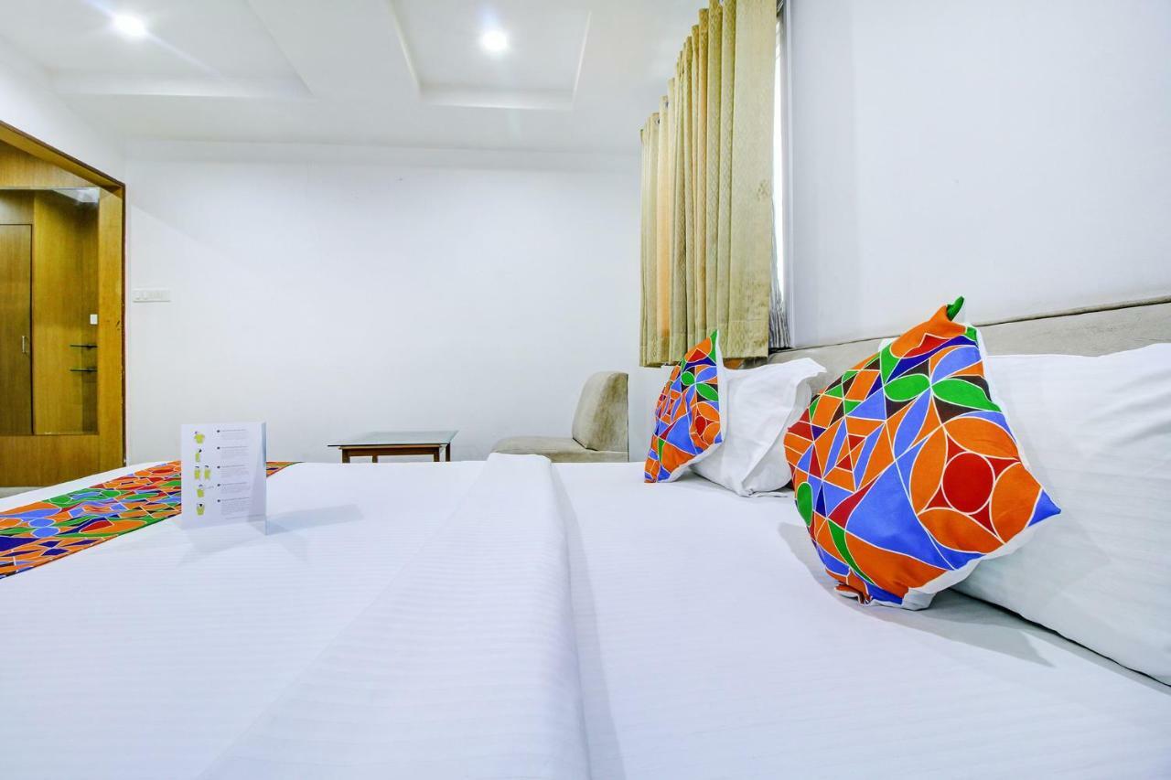 Fabhotel Syberitic Suites Gachibowli - Fully Vaccinated Staff Kondapur  外观 照片