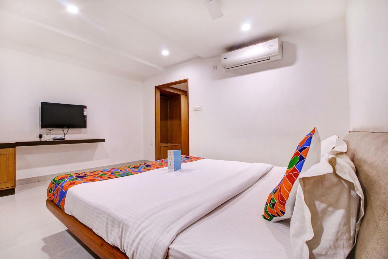 Fabhotel Syberitic Suites Gachibowli - Fully Vaccinated Staff Kondapur  外观 照片
