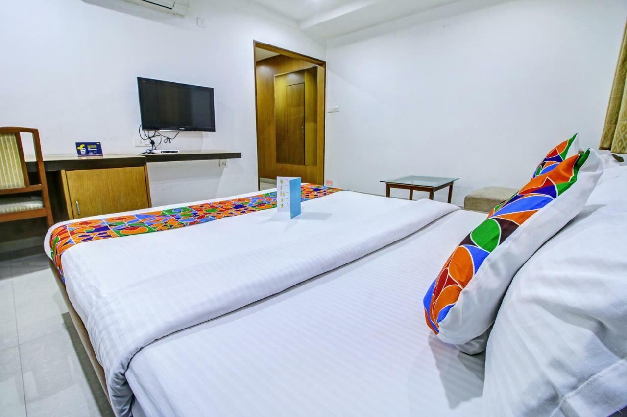 Fabhotel Syberitic Suites Gachibowli - Fully Vaccinated Staff Kondapur  外观 照片
