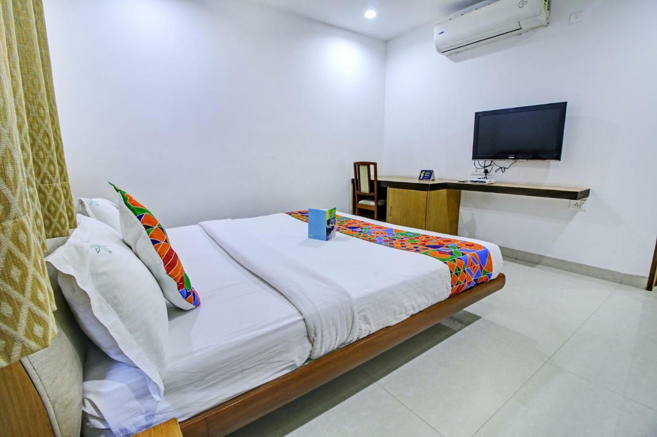 Fabhotel Syberitic Suites Gachibowli - Fully Vaccinated Staff Kondapur  外观 照片