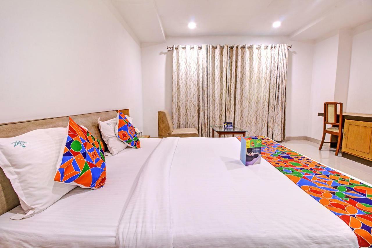 Fabhotel Syberitic Suites Gachibowli - Fully Vaccinated Staff Kondapur  外观 照片