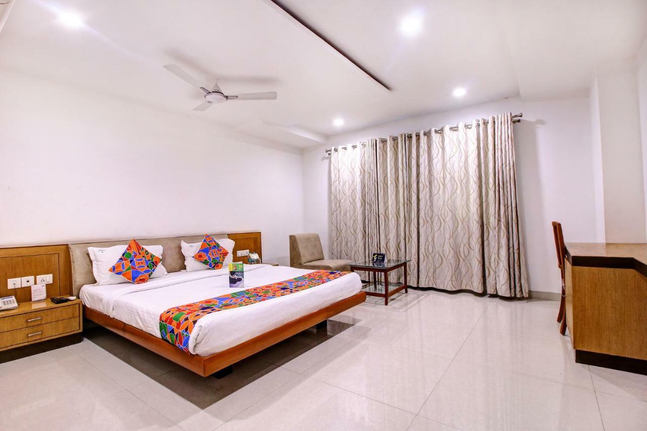 Fabhotel Syberitic Suites Gachibowli - Fully Vaccinated Staff Kondapur  外观 照片
