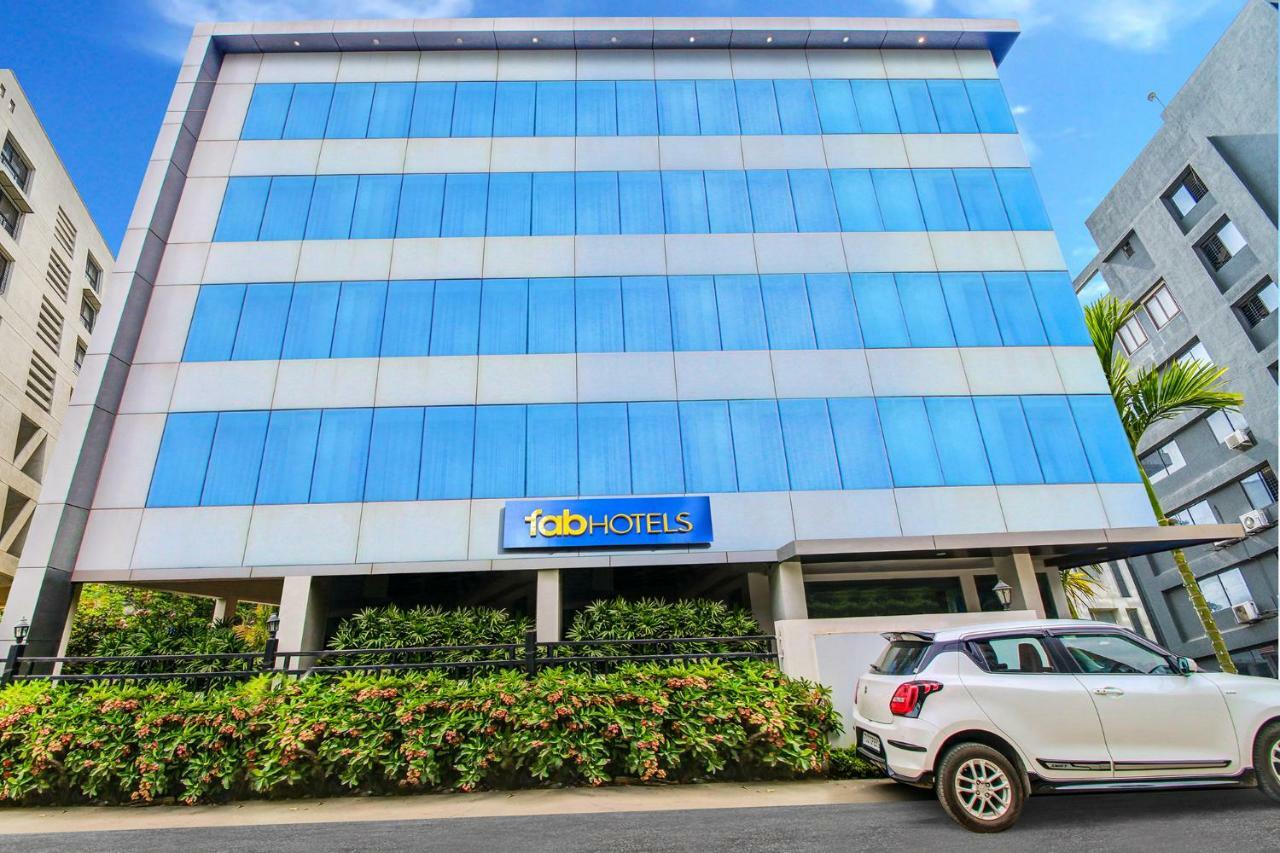 Fabhotel Syberitic Suites Gachibowli - Fully Vaccinated Staff Kondapur  外观 照片